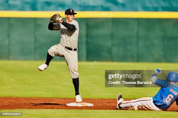 Throwing Tp First Base 243,112 Baseball First Base Stock Photos, High-Res Pictures, and Images ...