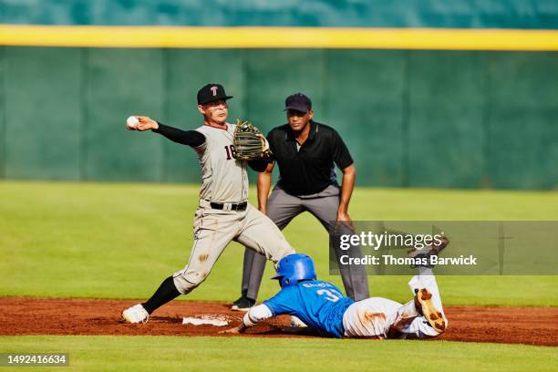 Throwing Tp First Base 26,833 60 Second Stock Photos, High-Res Pictures, and Images - Getty Images