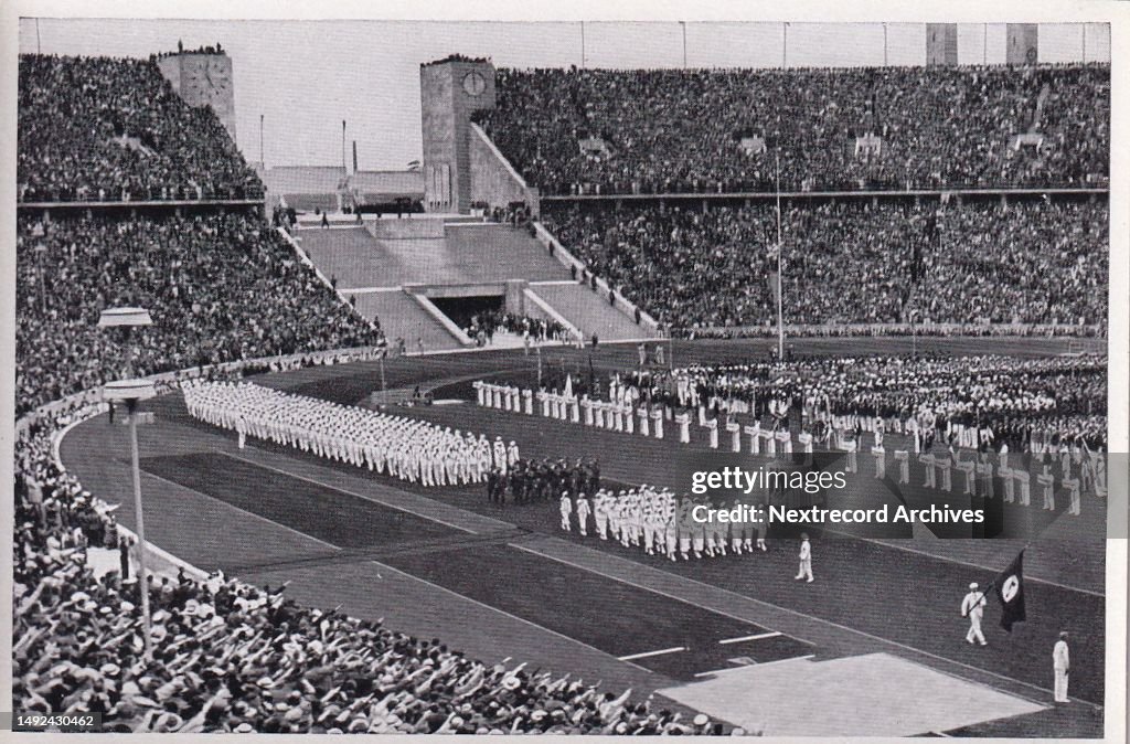 Collectible vintage German cigarette card, 1936 Berlin Olympics