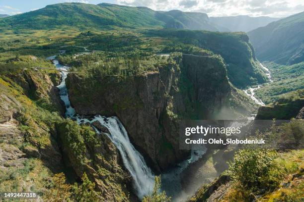scenic view of vøringfossen waterfall in norway - kust karakteristiek stockfoto's en -beelden