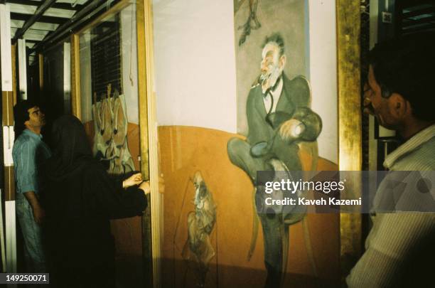 Art Museum Staff Photos and Premium High Res Pictures - Getty Images