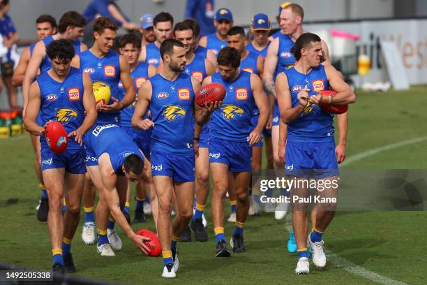 Players prepare to to start jogging laps during a West Coast Eagles training session at Mineral Resources Park on May 23, 2023 in Perth, Australia.