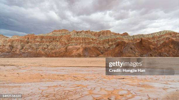 danxia landform in aksu, xinjiang, china - 美國 stock pictures, royalty-free photos & images