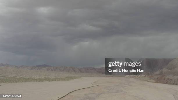 danxia landform in aksu, xinjiang, china - 美國 stock pictures, royalty-free photos & images