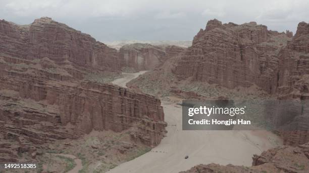 danxia landform in aksu, xinjiang, china - 美國 stock pictures, royalty-free photos & images