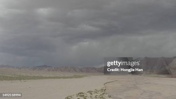 danxia landform in aksu, xinjiang, china - 美國 stock pictures, royalty-free photos & images