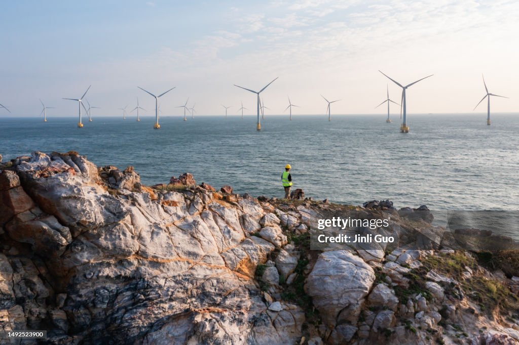 Ingenieros eléctricos en la costa