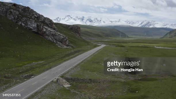 snowy mountains and roads - 美國 stock pictures, royalty-free photos & images