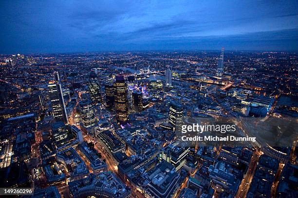 aerial view of the city of london at night - horizon over land stock pictures, royalty-free photos & images