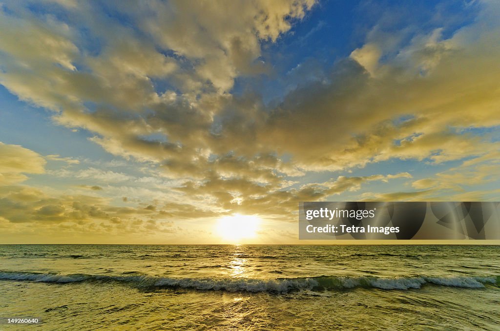 Mexico, Yucatan, Riviera Maya, Cancun, Seascape at sunset