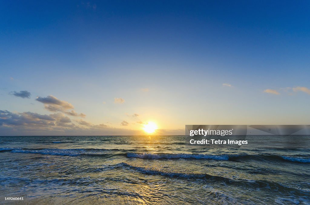 Mexico, Yucatan, Riviera Maya, Cancun, Seascape at sunset