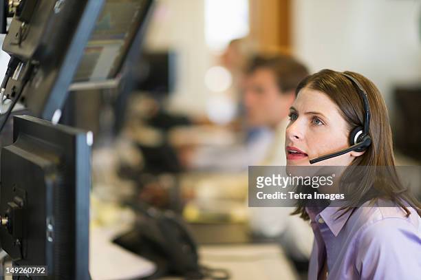 usa, new york, new york city, female trader at trading desk - us stock exchange trading floor stock pictures, royalty-free photos & images