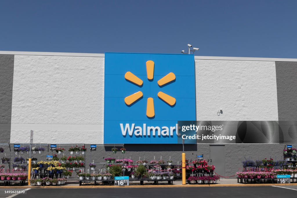 Walmart Discounter Store Walmart Discount Retailer Walmart Offers Goods In Local Stores On The ...