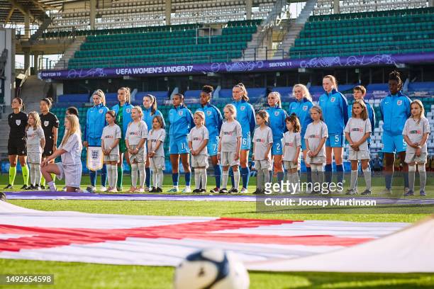 Team England lines up ahead of the UEFA Women's European Under-17 Championship Semi-Final match between Spain and England at Lilleküla Stadium on May...