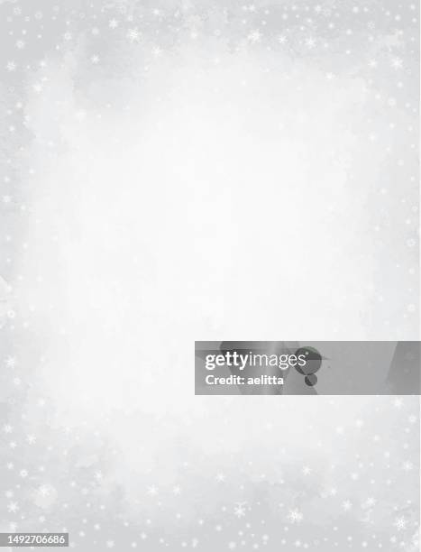wintergrauer hintergrund mit schneeflocken. - silberfarbiger hintergrund stock-grafiken, -clipart, -cartoons und -symbole