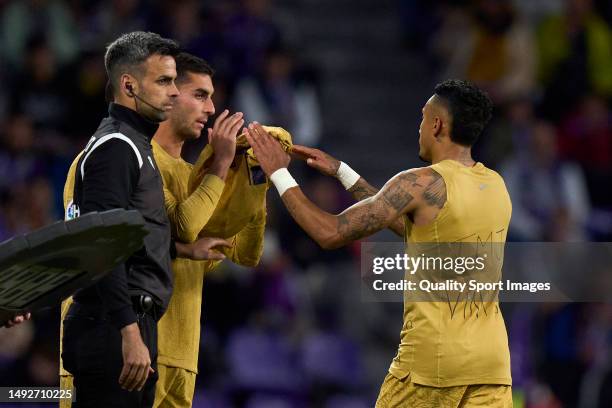 Raphinha of FC Barcelona with shirt supporting Vinicius Junior during the LaLiga Santander match between Real Valladolid CF and FC Barcelona at...