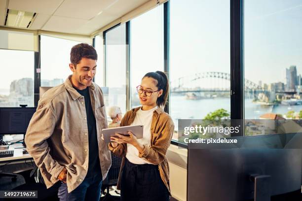 multicultural professionals driving innovation in sydney's office environment - sydney australië stockfoto's en -beelden