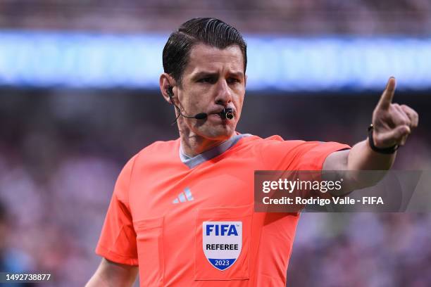 Referee Halil Umut gestures during the FIFA U-20 World Cup Argentina 2023 Group A match between Argentina and Guatemala at Estadio Santiago del...