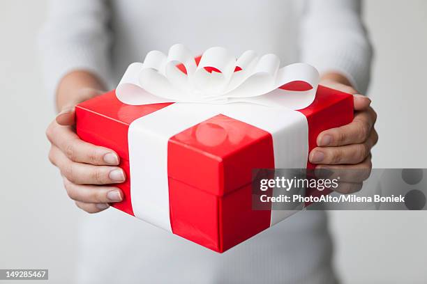 woman holding gift box, cropped - box front view stock pictures, royalty-free photos & images