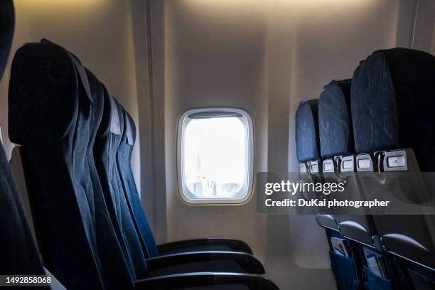 the aircraft cabin - vliegtuigstoel stockfoto's en -beelden