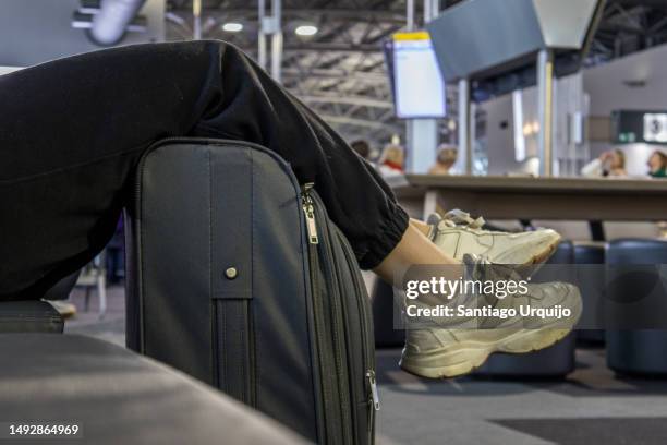 passenger waiting to leave at brussels airport terminal - airport departure area stock pictures, royalty-free photos & images