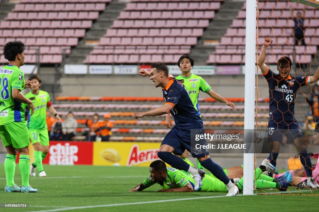 Shimizu S-Pulse v Shonan Bellmare - J.LEAGUE YBC Levain Cup Group B