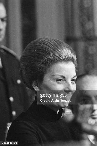 Portrait de la présidente Isabel Peron à la réunion des hauts fonctionnaires Argentins chargés du bien-être social.