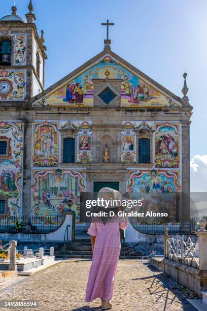 valega main church, facade covered with colorful tiles, valega, aveiro, portugal - aveiro stockfoto's en -beelden