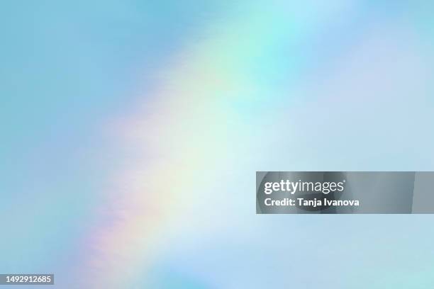 abstract neon holographic background, with shimmering, iridescent effect with a rainbow of colors show the alternate reality of the metaverse. meta and web backgrounds and textures. - iriseren stockfoto's en -beelden