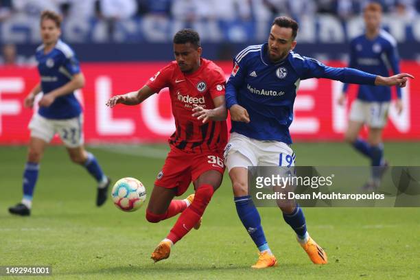 Ansgar Knauff of Eintracht Frankfurt battles for the ball with Kenan Karaman of Schalke during the Bundesliga match between FC Schalke 04 and...