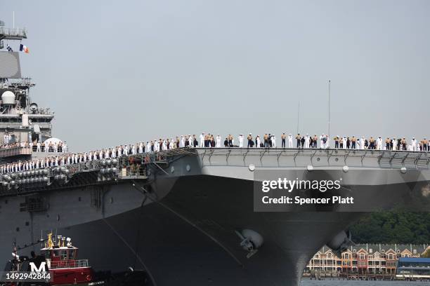 Service men and women stand on deck of the USS Wasp, an amphibious assault ship from Norfolk, Virginia, as it arrives into New York Harbor on...