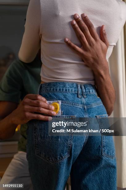 couple going to bed,georgia - condoom stockfoto's en -beelden