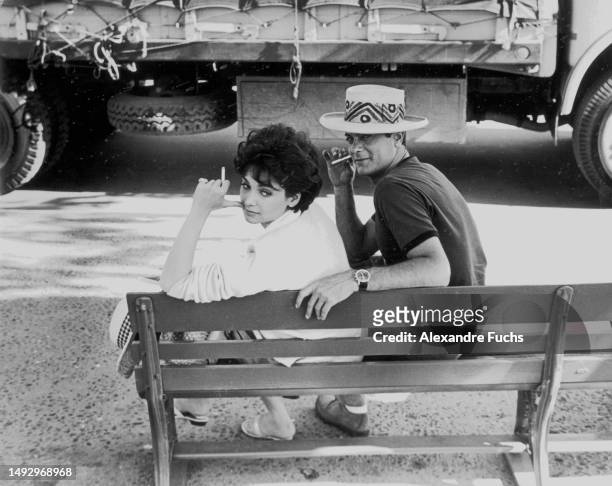 Actor Tony Curtis and actress Suzanne Pleshette smoking during a break while filming '40 Pounds of Trouble' in Nevada, 1962.