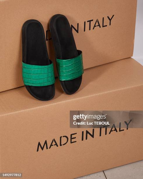 mules, summer green sandals - slides sandal footwear stockfoto's en -beelden