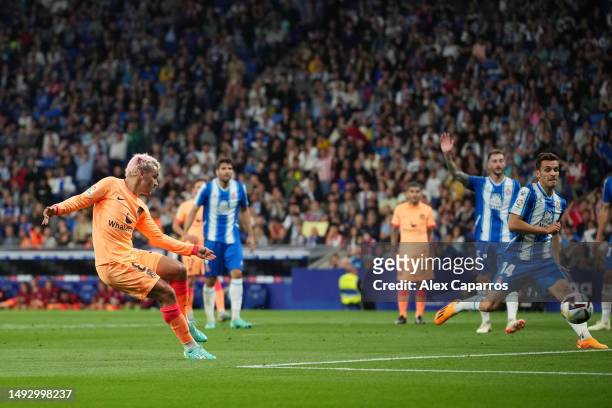 Antoine Griezmann of Atletico Madrid scores the team's second goal during the LaLiga Santander match between RCD Espanyol and Atletico de Madrid at...