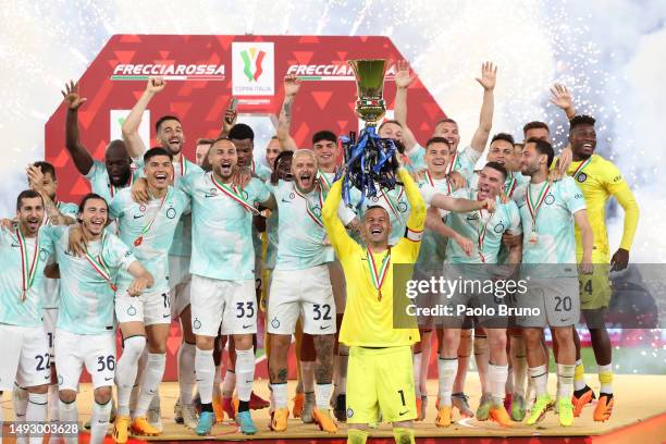 Samir Handanovic of FC Internazionale lifts the Coppa Italia trophy after their side's victory in the Coppa Italia Final match between ACF Fiorentina...