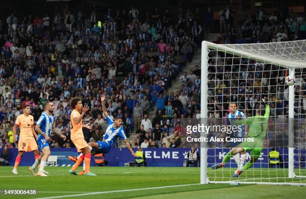 Vinicius Souza of RCD Espanyol scores the team's third goal past Ivo Grbic of Atletico Madrid during the LaLiga Santander match between RCD Espanyol...