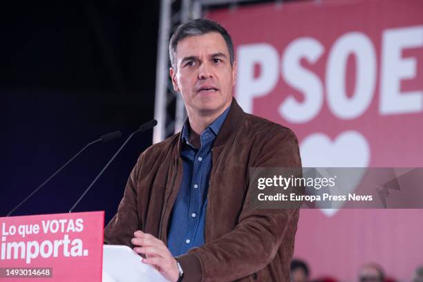 The secretary general of the PSOE and president of the Spanish government, Pedro Sanchez, speaks during a campaign event at the Recinto Ferial on May...