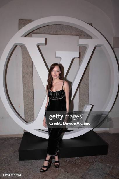 Phoebe Dynevo attends the photocall ahead of the Louis Vuitton Cruise Show 2024 at Isola Bella on May 24, 2023 in Stresa, Italy.