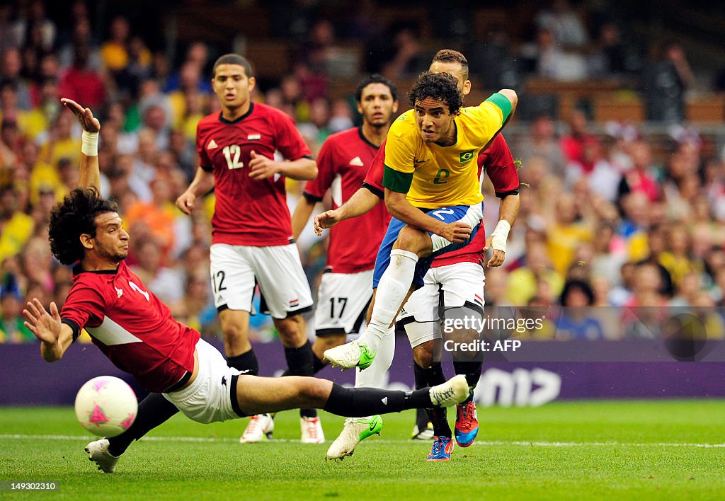 TOPSHOT-OLY-2012-FBL-BRA-EGY