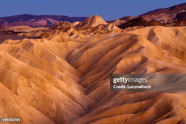 formation rocheuse de zabriskie point crêtes - death valley photos et images de collection