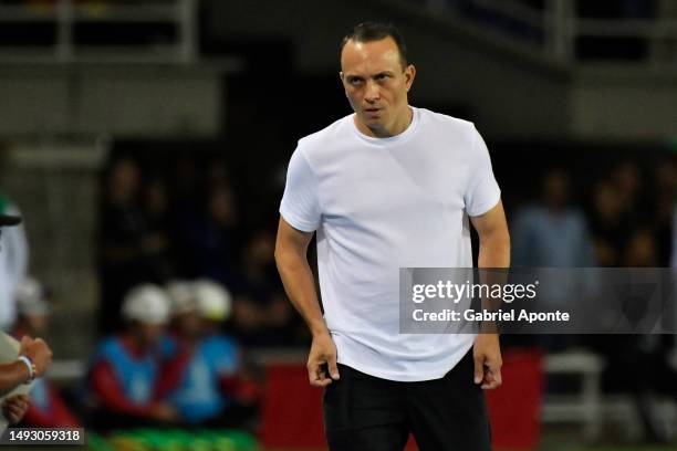 Alejandro Restrepo head coach of Pereira gestures during the Copa CONMEBOL Libertadores 2023 group F match between Deportivo Pereira and Boca Juniors...