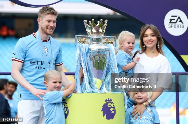 Kevin De Bruyne of Manchester City poses for a photo with his wife, Michele Lacroix and children Rome, Mason and Suri during the Premier League match...