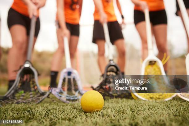 close-up shot reveals lacrosse players' legs, scoop, and ball in  detail. - lacrosse imagens e fotografias de stock