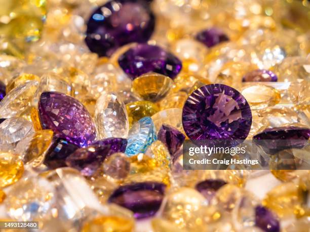 uae dubai - assorted luxury gemstones macro close up shot for jewellery and wealth - juwelen stockfoto's en -beelden