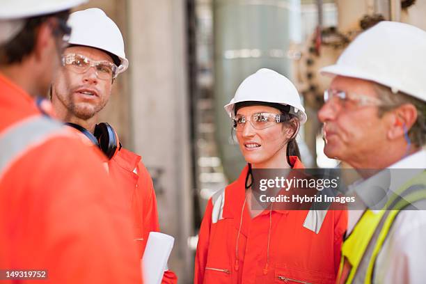 workers walking at oil refinery - protective eyewear 個照片及圖片檔