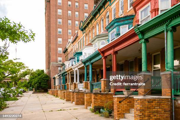 townhomes in baltimore - baltimore maryland stock pictures, royalty-free photos & images