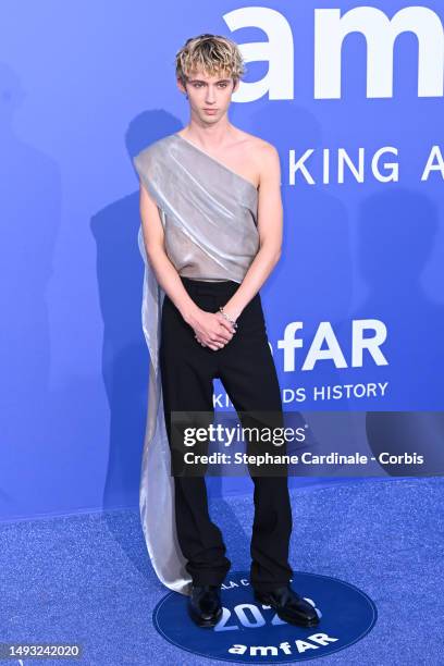 Troye Sivan attends the amfAR Cannes Gala 2023 at Hotel du Cap-Eden-Roc on May 25, 2023 in Cap d'Antibes, France.