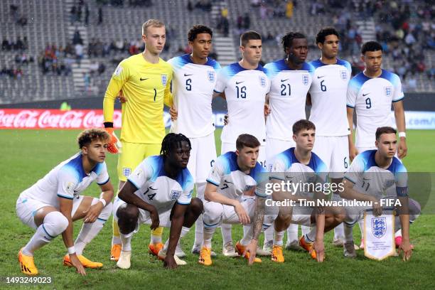 Players of England pose for a photo prior to the FIFA U-20 World Cup Argentina 2023 Group E match between Uruguay and England at Estadio La Plata on...