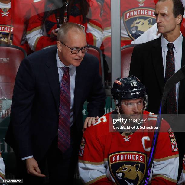 Florida Panthers Head Coach Paul Maurice chats with Aleksander Barkov during a break in the action against the Carolina Hurricanes in Game Four of...